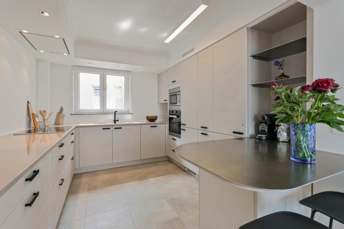 Huswell - Panoramic Seaview Apartment In 'T Zoute Кнокке-Хейст Экстерьер фото